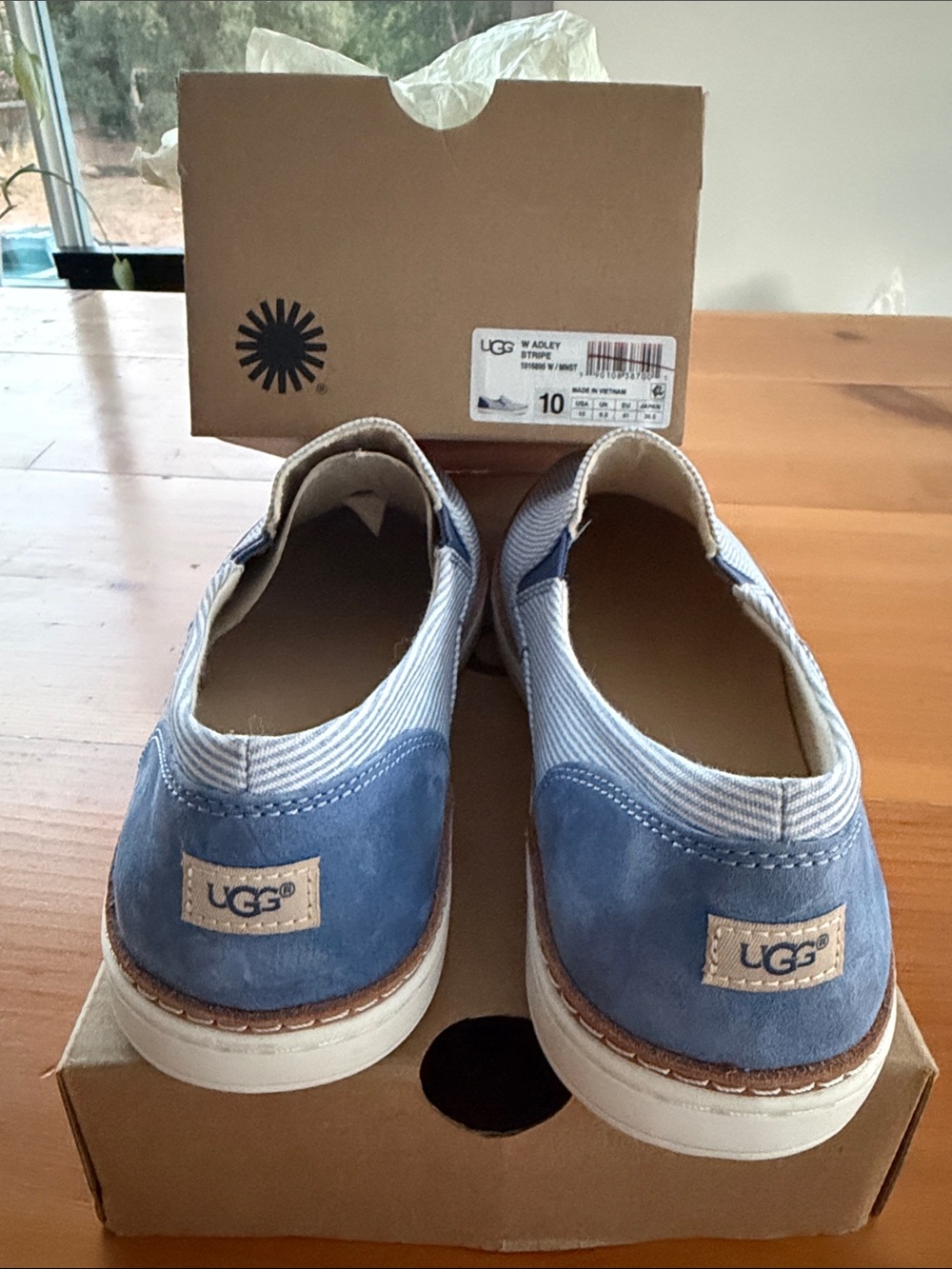 UGG women’s  Light Blue stripe Slip-On Sneakers / Adley size 10 - Picture 4 of 4